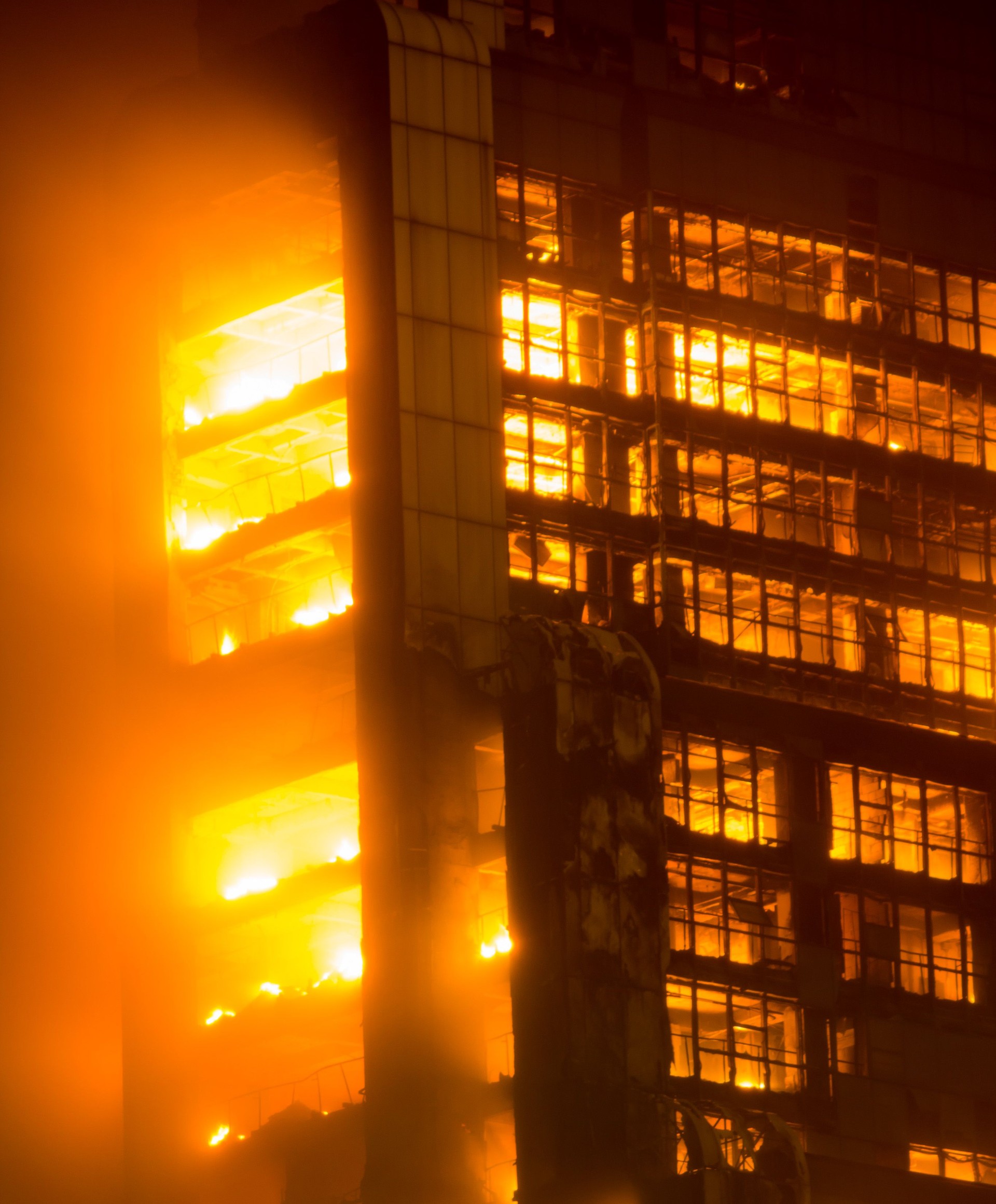 15/12/2013  Guangzhou China building on fire / big fires /news