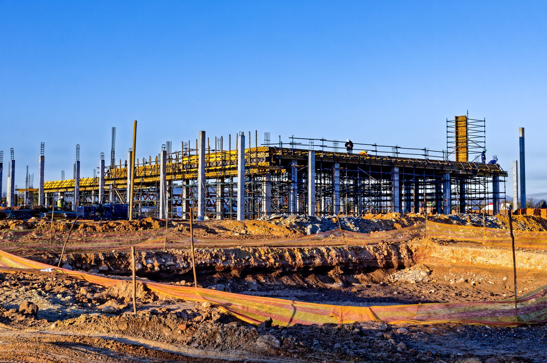 Construction of large building for mall